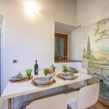 Apartment Alla Corte Di Angera