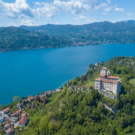 Alla Corte Di Angera Apartment
